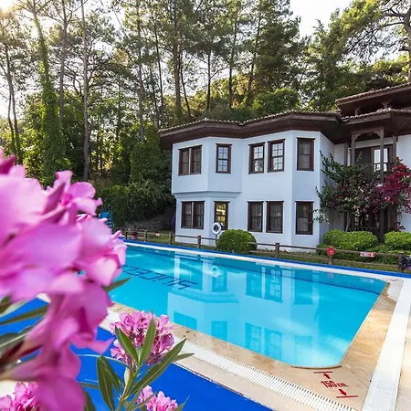 Yucelen Szálloda 4*